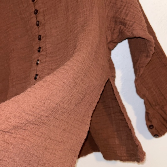 SOLD!! NO LONGER AVAILABLE!!! Urban Outfitters Women’s Brown Button Down! - Picture 8 of 8